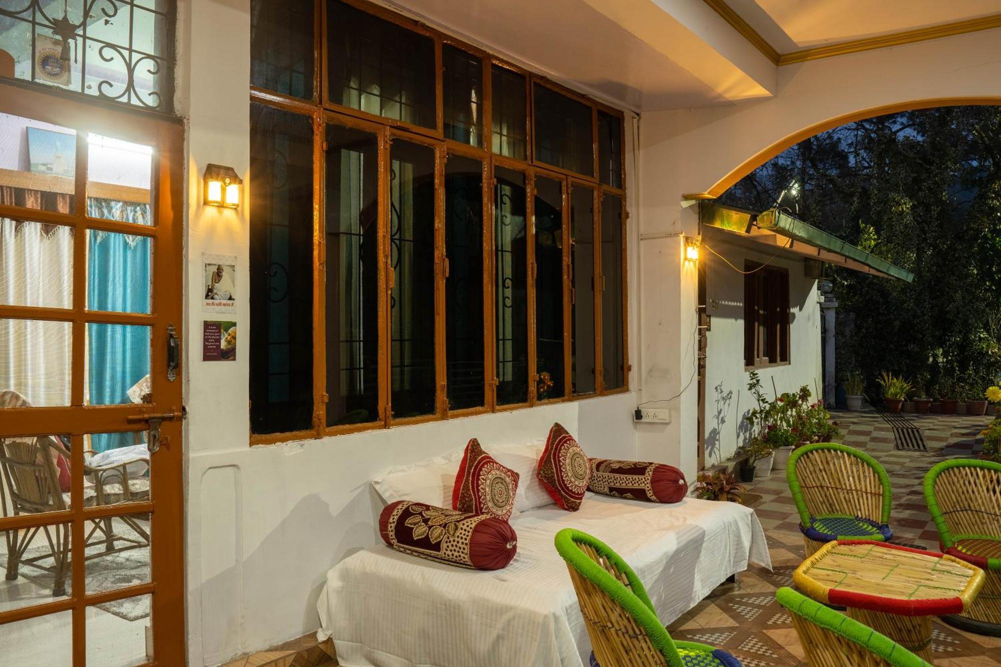 Nature's Vibe Near Kainchi Dham Holiday home