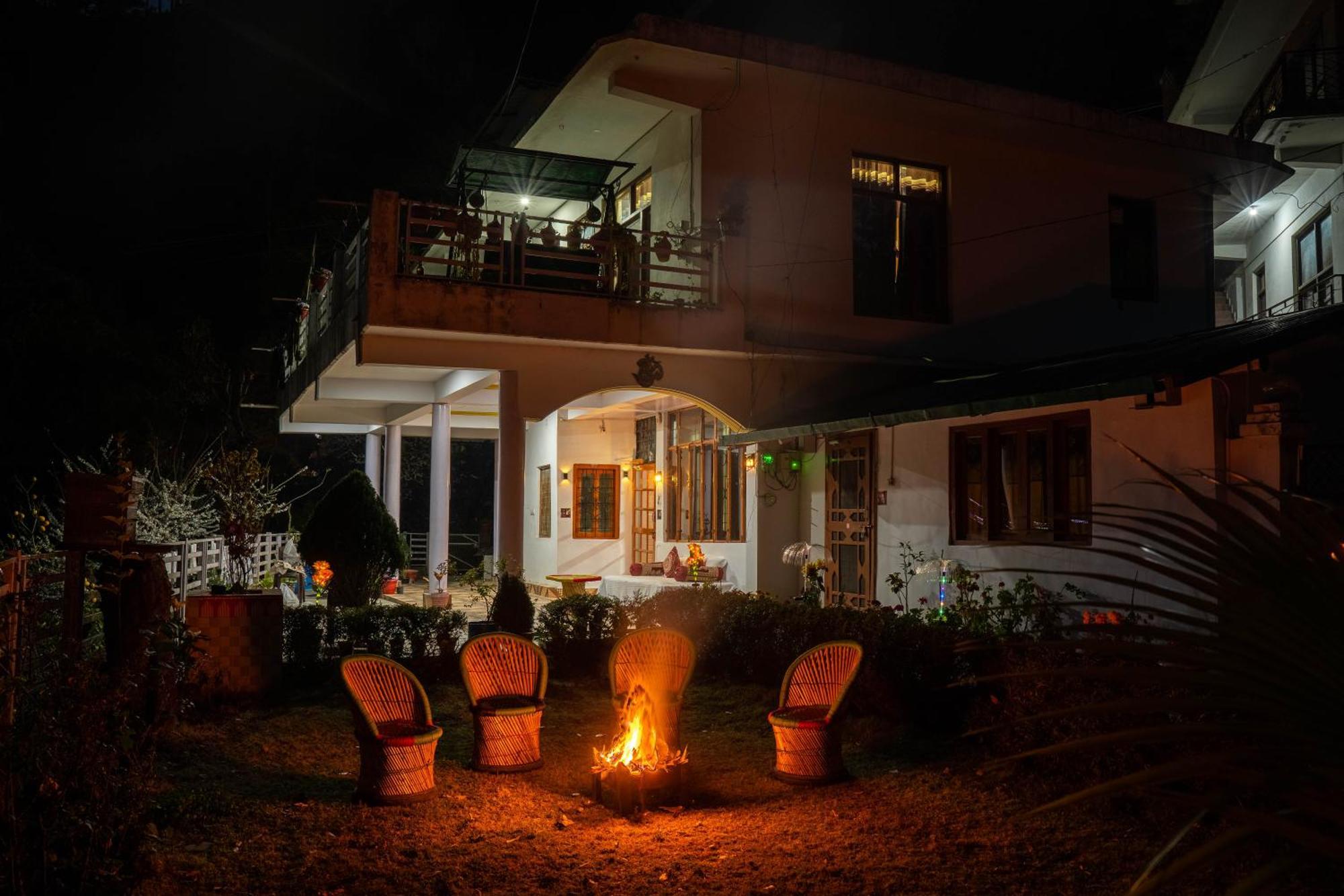 Nature's Vibe Near Kainchi Dham Holiday home Nainital