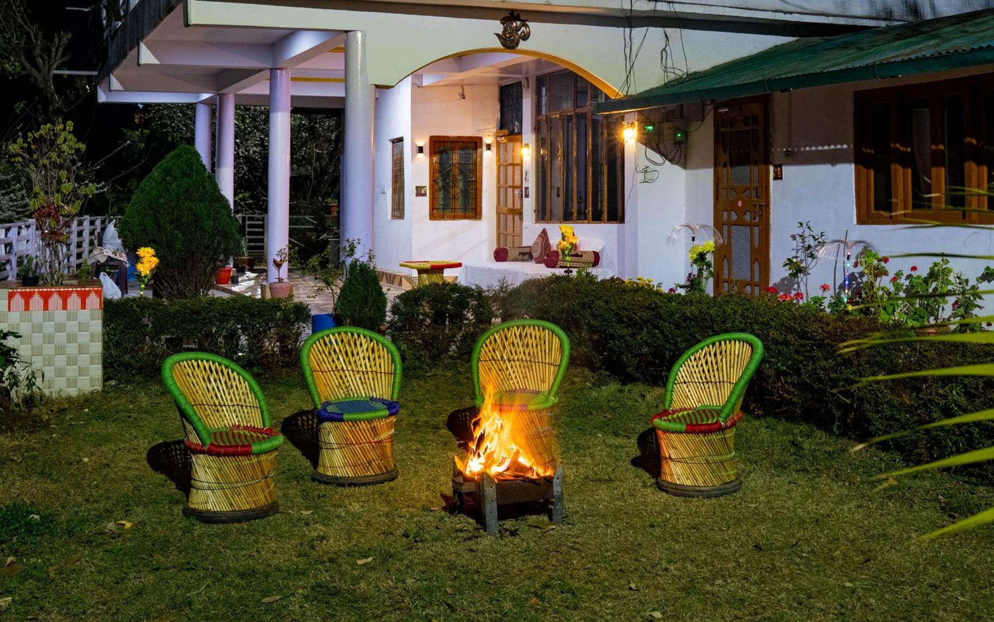 Nature's Vibe Near Kainchi Dham Holiday home