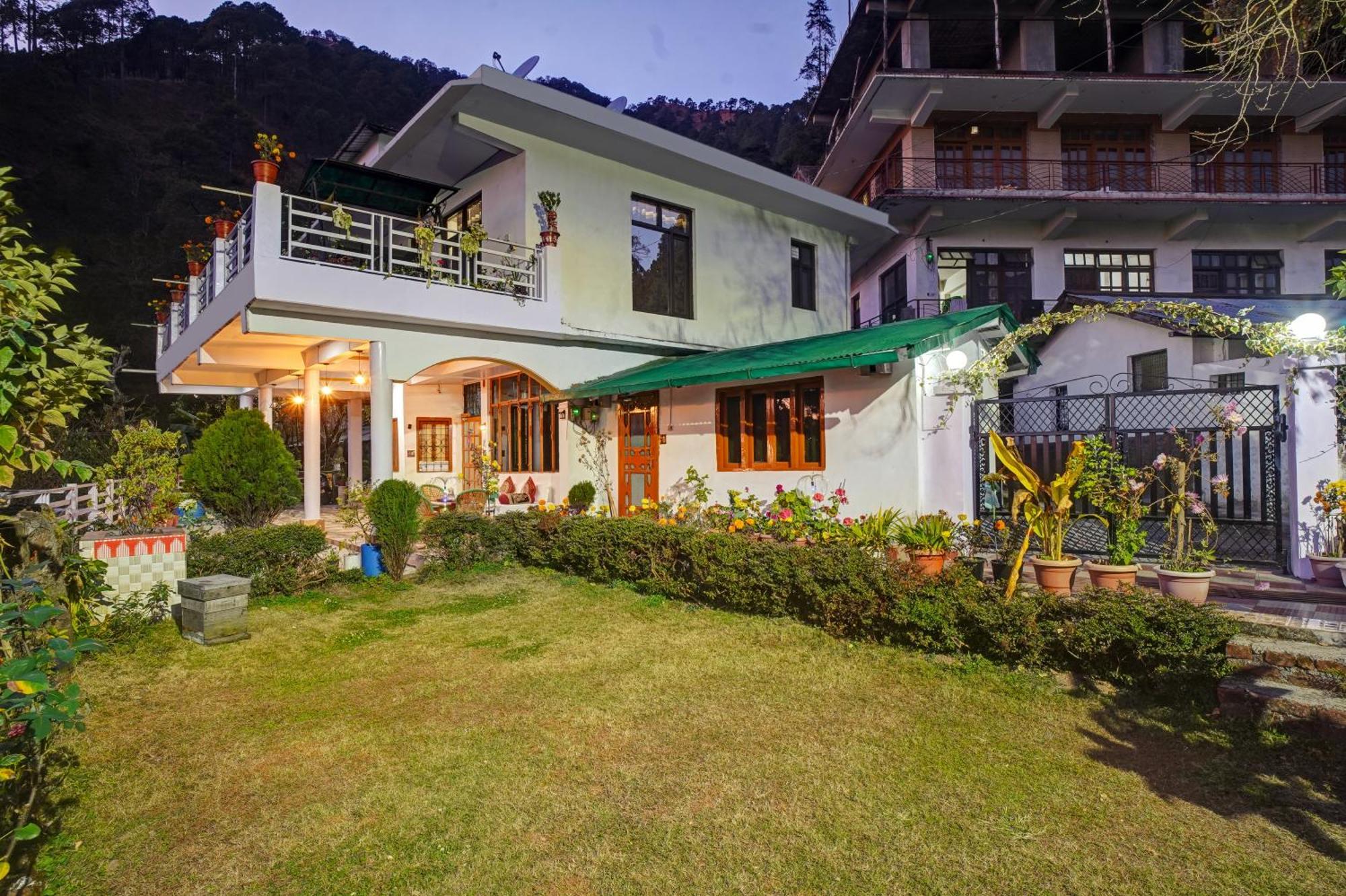 Nature's Vibe Near Kainchi Dham Holiday home