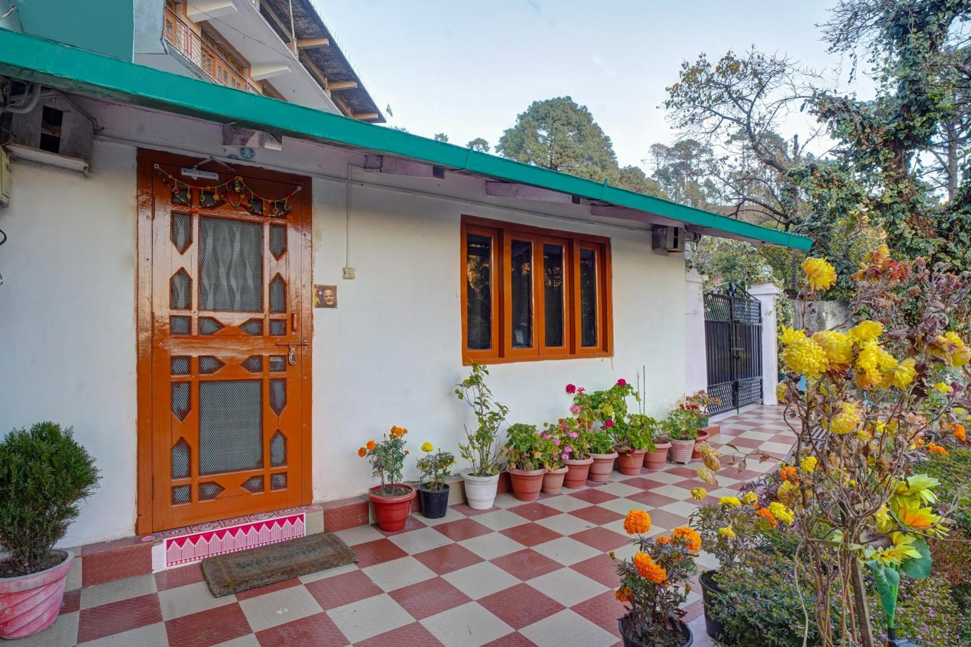 Nature's Vibe Near Kainchi Dham Holiday home *