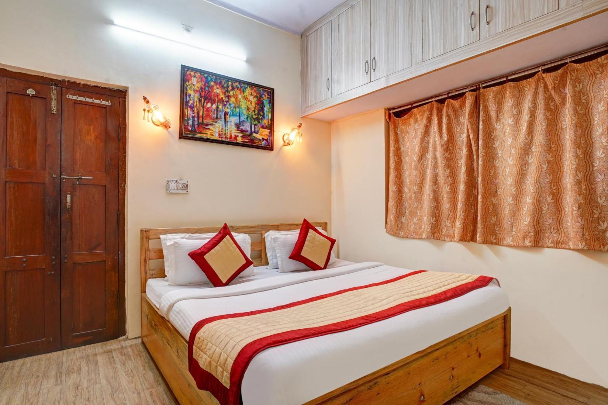 Nature's Vibe Near Kainchi Dham Holiday home *